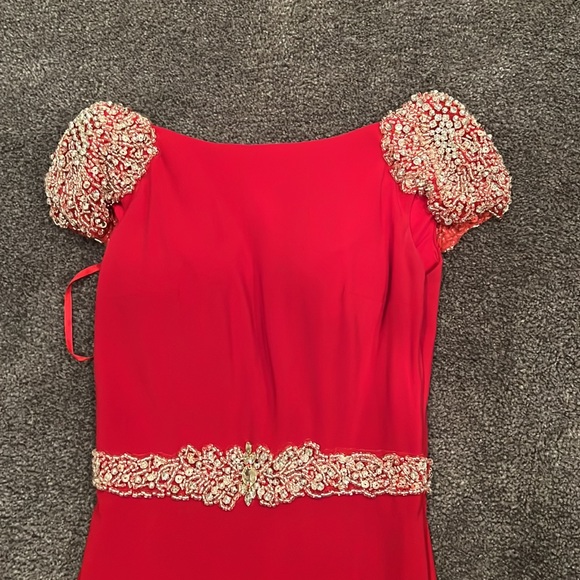 Red long evening dress with shawl - Picture 3 of 5